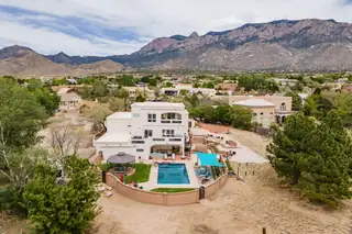 11402 Oakland Avenue NE 