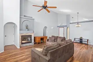 6611 Mesa Mariposa Place NW 