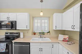 6611 Mesa Mariposa Place NW 