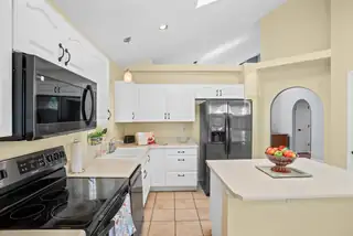 6611 Mesa Mariposa Place NW 