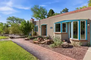 1017 Acequia Trail NW 