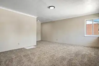 907 Manzano Street NE 