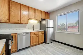 907 Manzano Street NE 