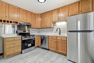 907 Manzano Street NE 