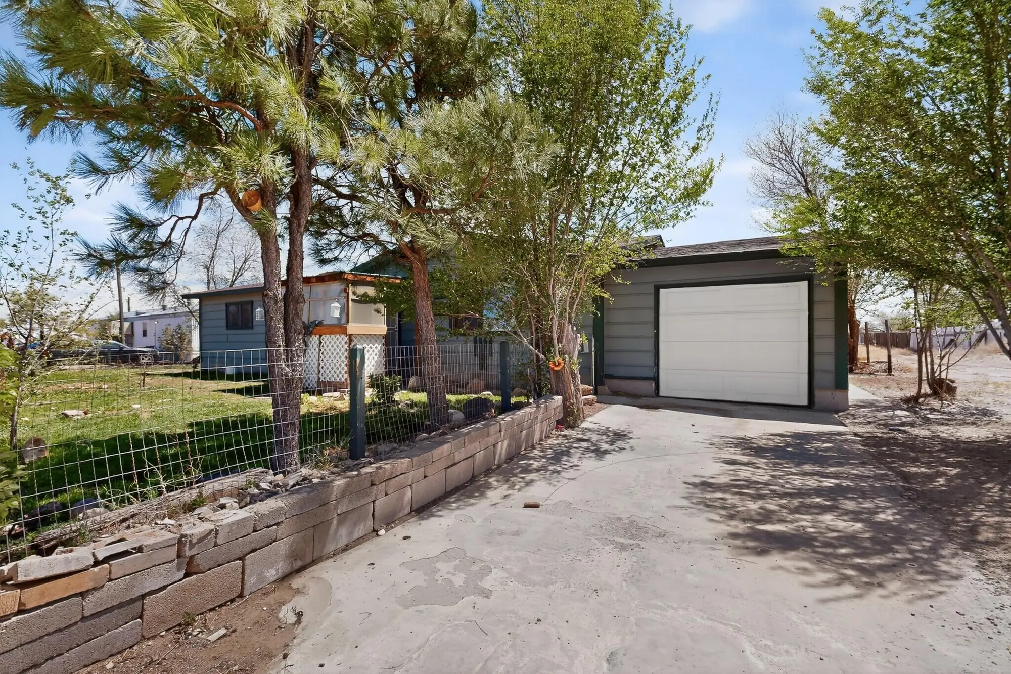 1106 W Leonard Avenue