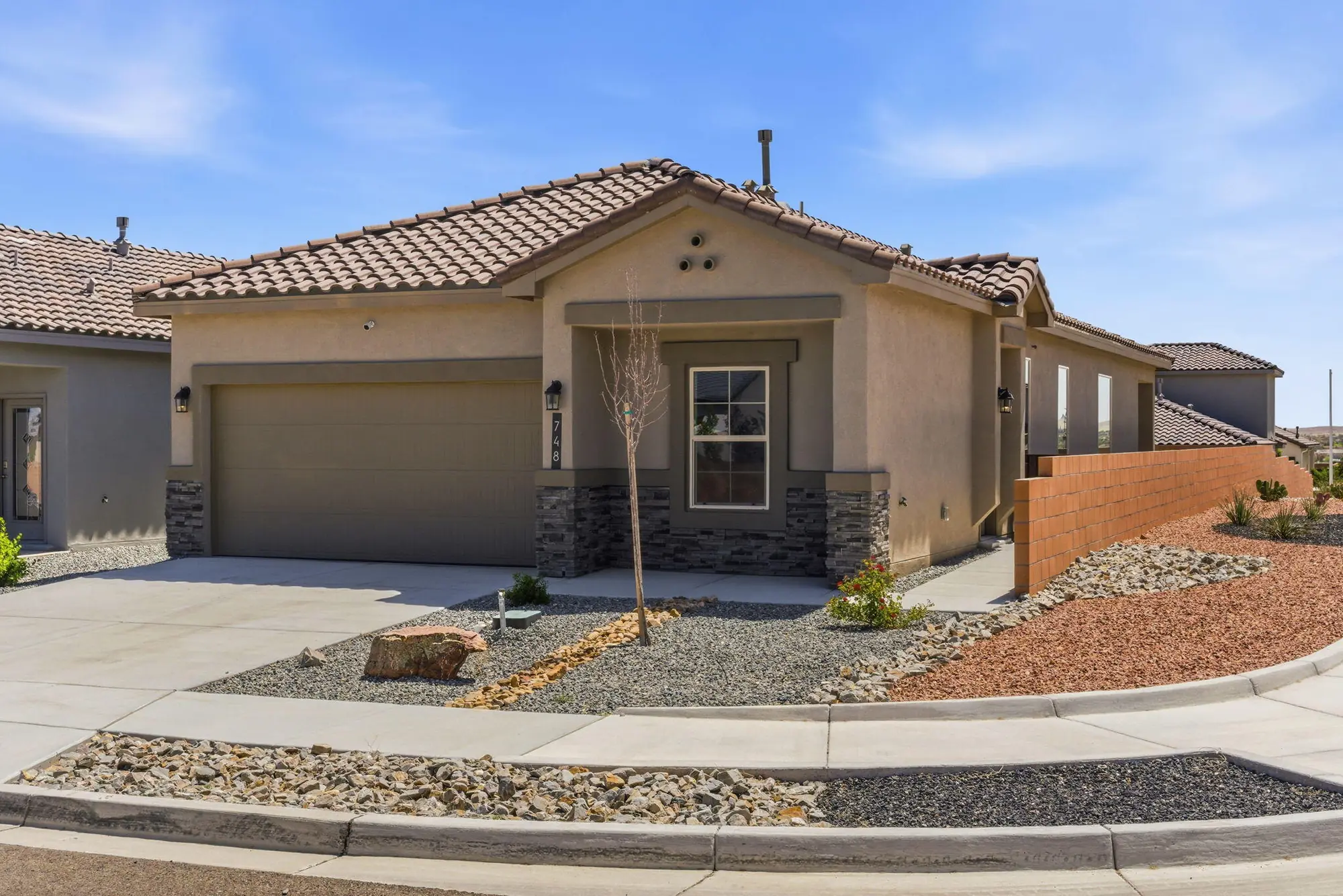 748 Amatista Loop SE