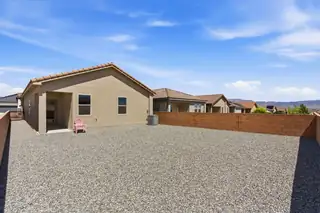 748 Amatista Loop SE 