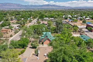 1512 Los Arboles Avenue NW 