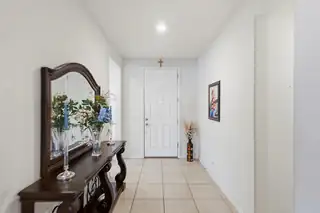 5048 Calle Espana NW 