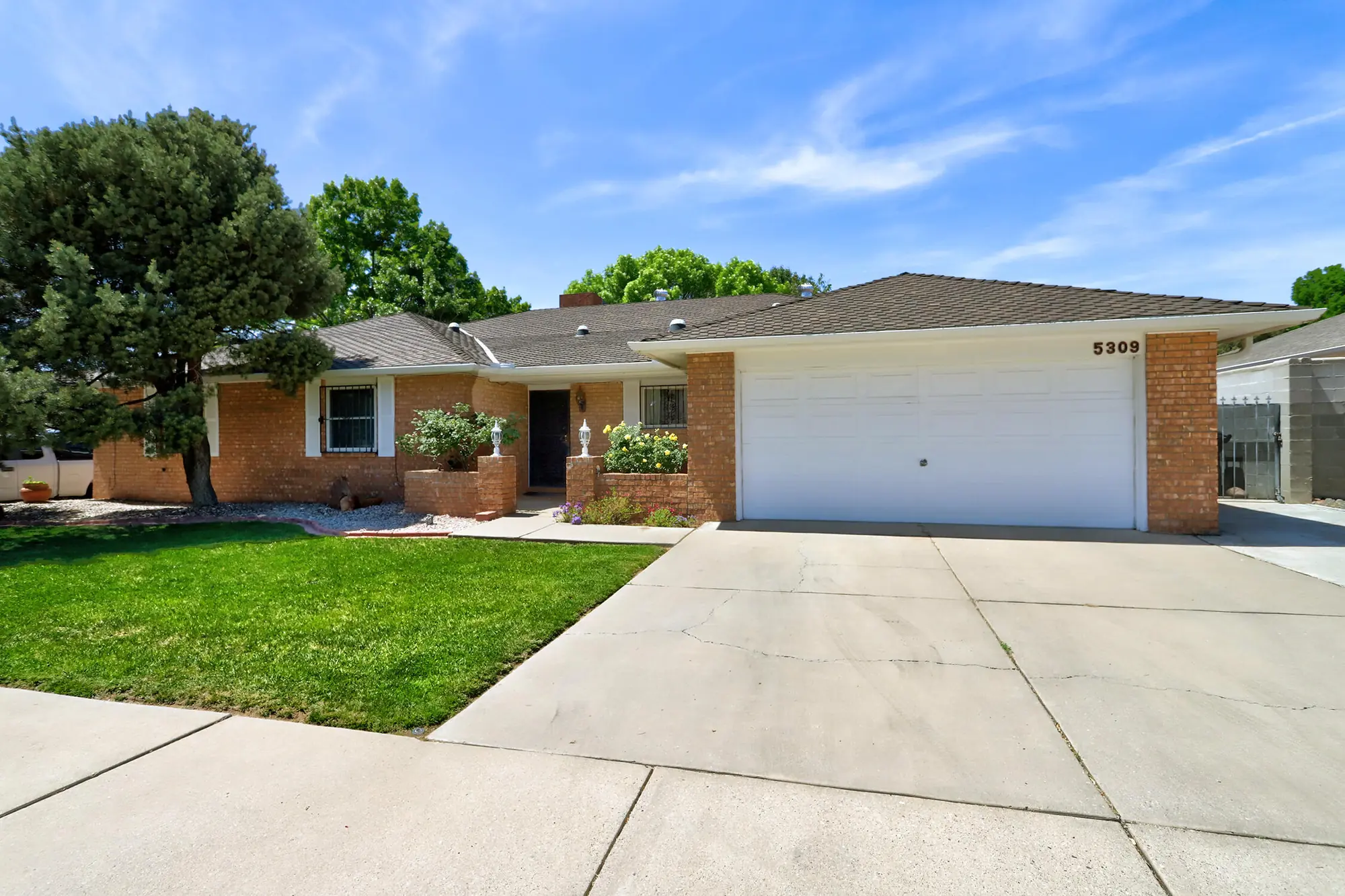 5309 Kings Row Street NE