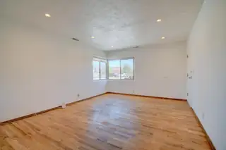 2533 La Veta Drive NE 