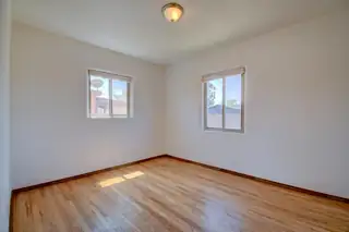 2533 La Veta Drive NE 