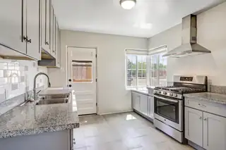 316 Washington Street NE 