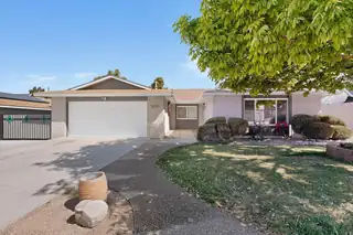 7013 Avenida La Costa NE 