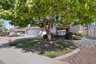 7013 Avenida La Costa NE 