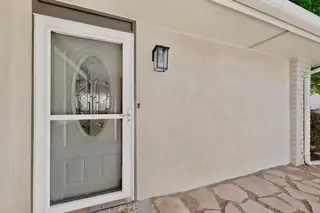 7013 Avenida La Costa NE 