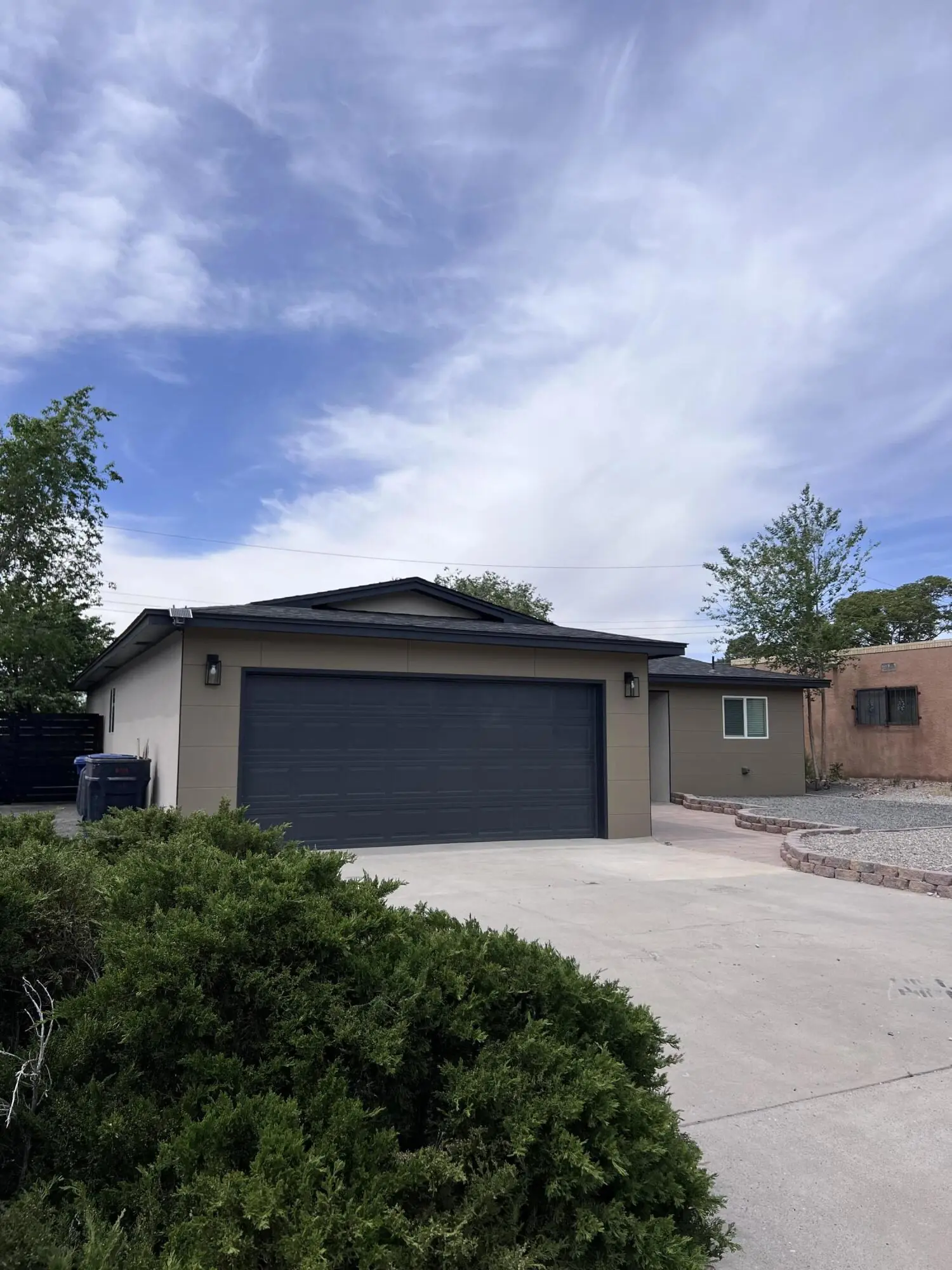 905 La Charles Drive NE