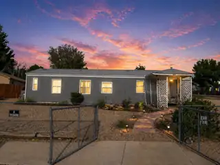 1742 Chamisa Avenue SE, Los Lunas