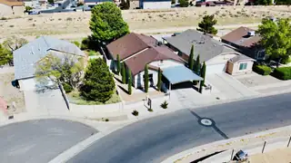 512 Spinnaker Drive NW 