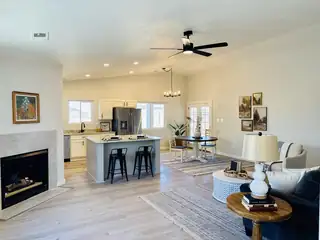 512 Spinnaker Drive NW 