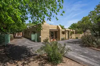 1029 Los Arboles Avenue NW 