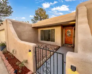 10108 La Paz Drive NW 