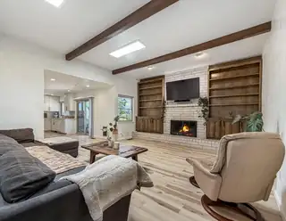 10108 La Paz Drive NW 