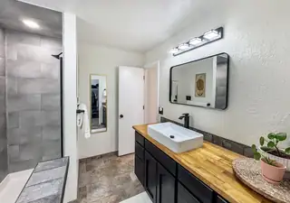 10108 La Paz Drive NW 