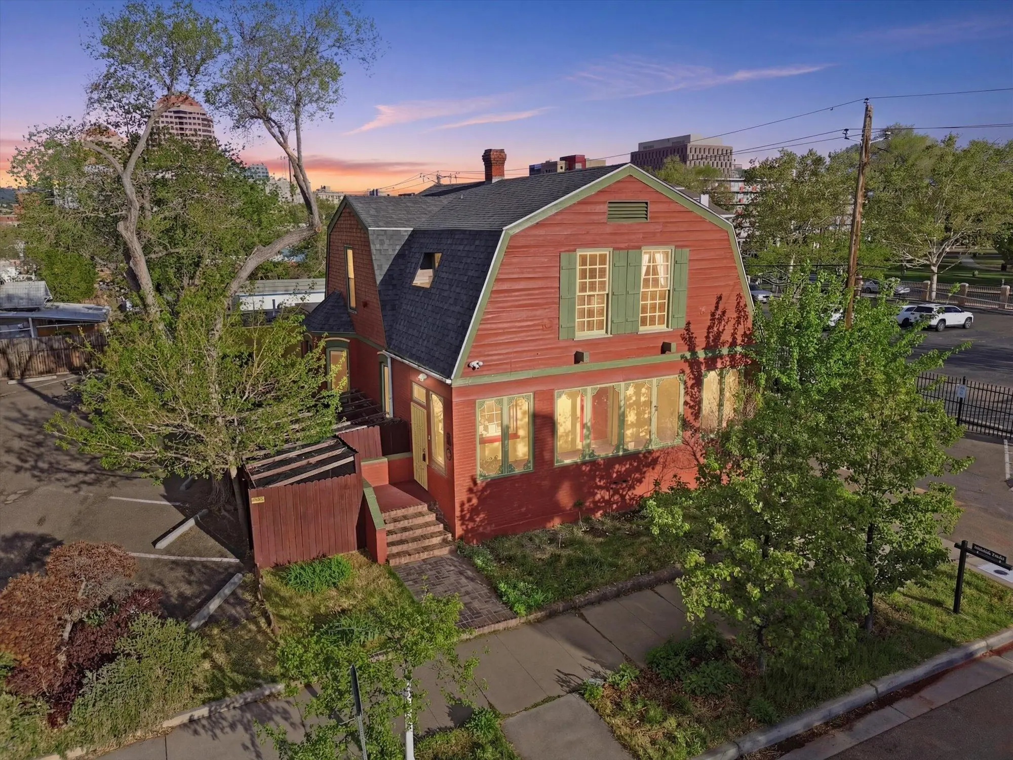 216 9th Street NW