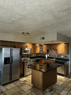 907 Foothill Drive SW 