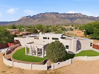 1724 Quail Run Court NE 