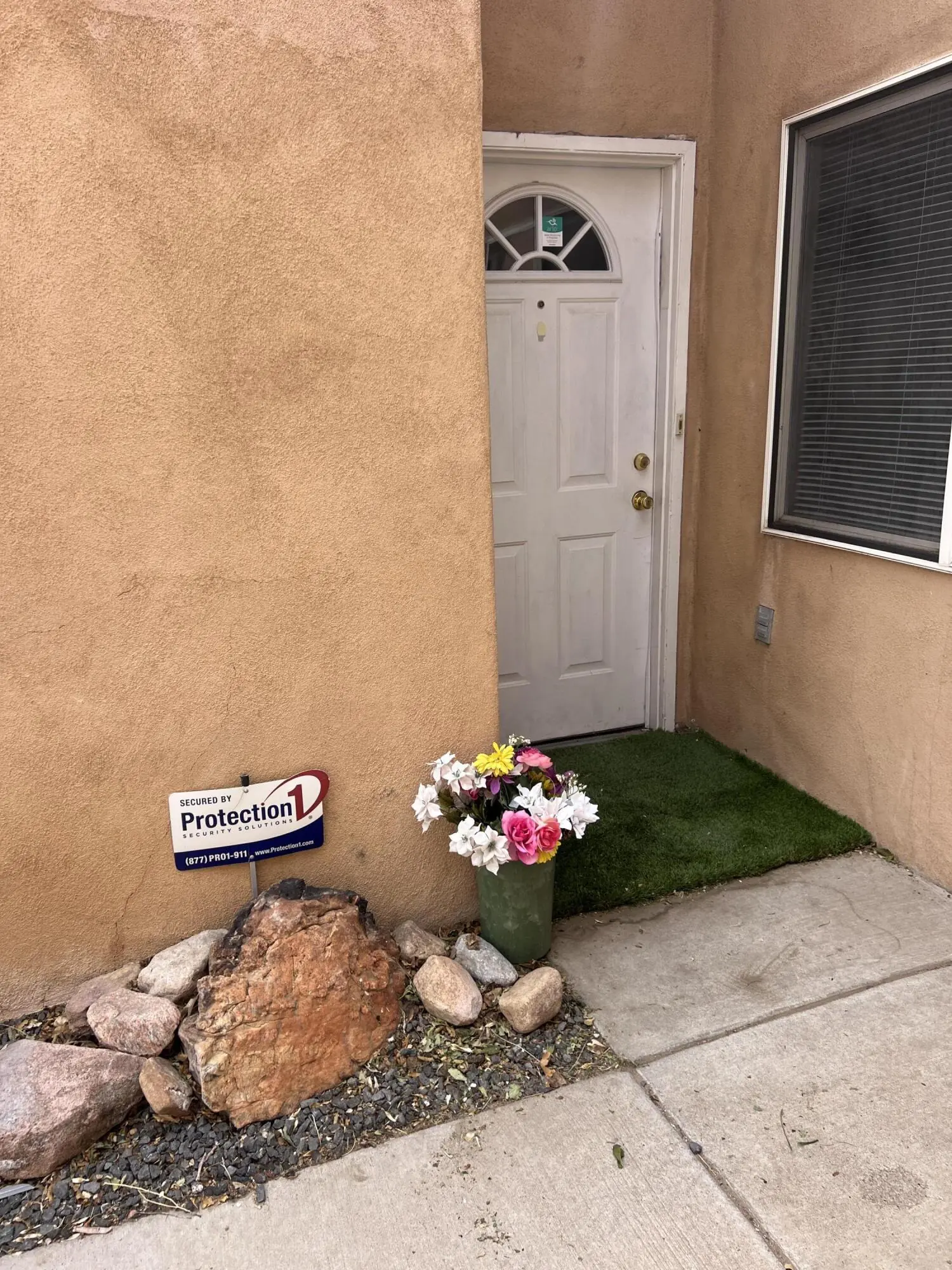 621 Desert Drive SW