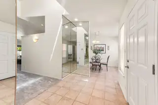 5019 Calle De Carino NE 