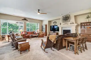25 Los Balcones Place NE 
