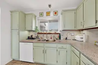 1992 Roanoke Drive NE 