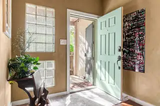 336 Los Ranchos Road NW 