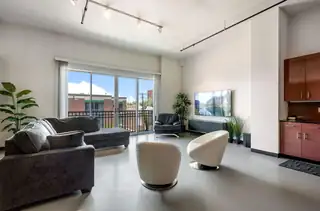 400 Central Avenue SE 305 305 