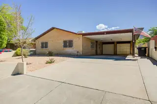 2412 Hiawatha Drive NE 