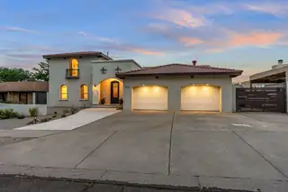 3901 Calle Pino NE 
