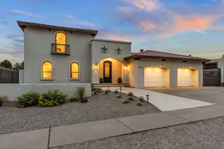 3901 Calle Pino NE 