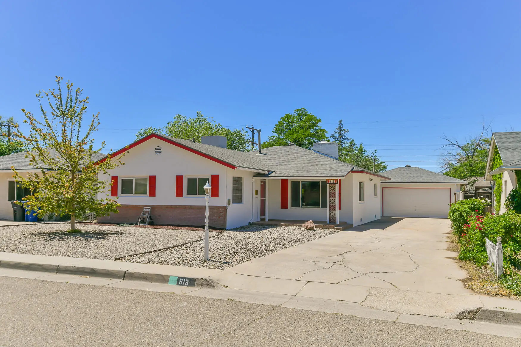 813 Hermosa Drive NE
