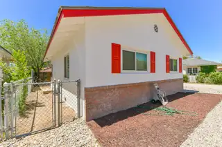 813 Hermosa Drive NE 