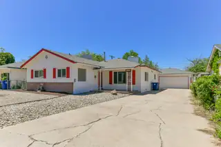 813 Hermosa Drive NE 