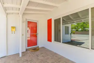 813 Hermosa Drive NE 