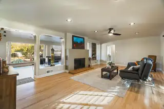 924 Valverde Drive SE 