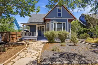 420 Edith Boulevard SE 