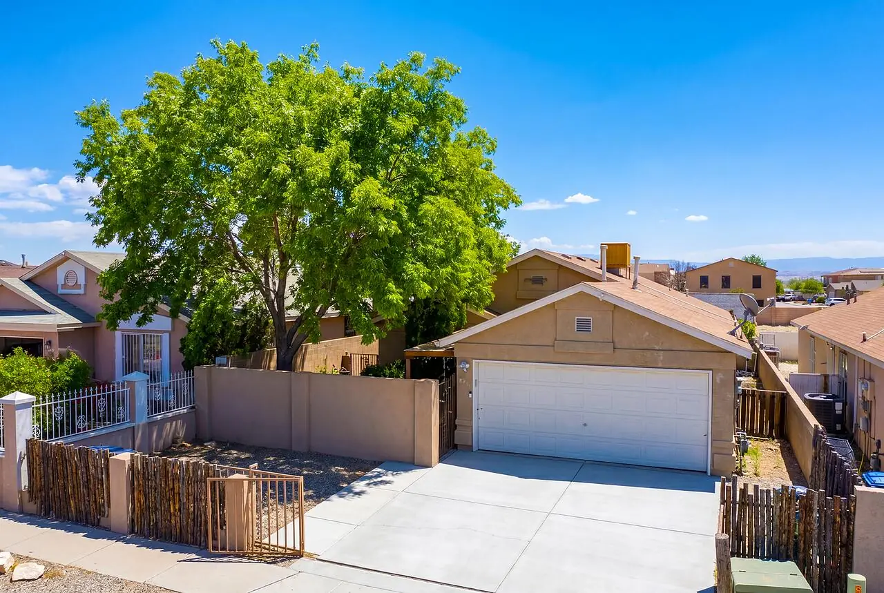 1932 Desert Breeze Drive SW