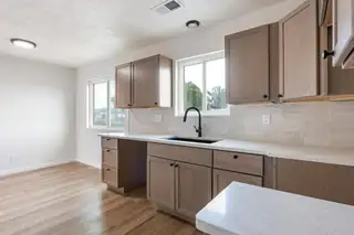 303 Oreja De Oro Drive SE 