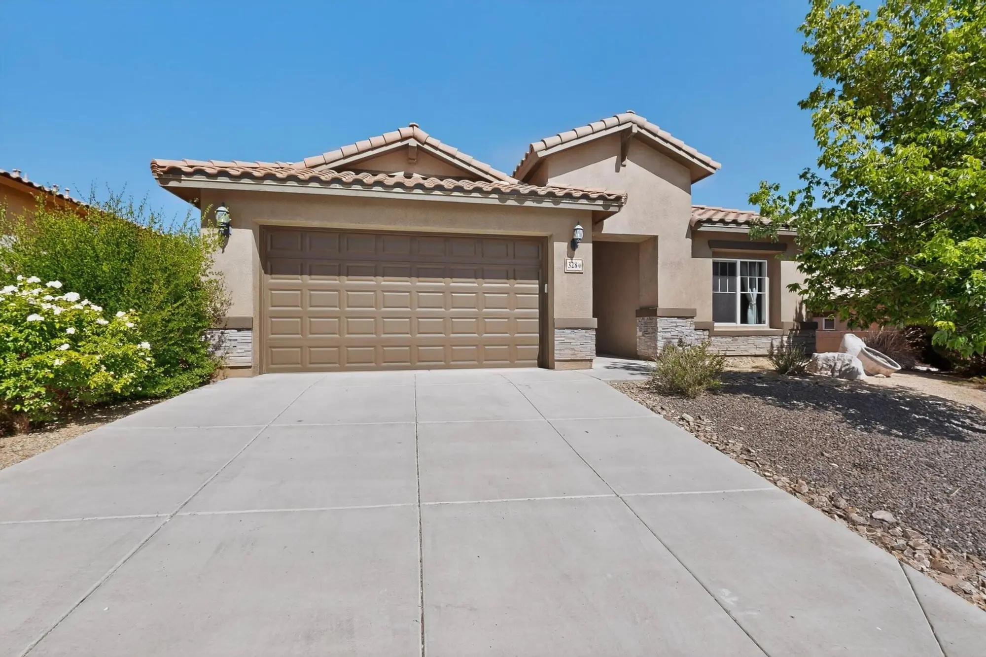 328 Paseo Vista Loop NE