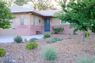 806 Hermosa Drive NE 